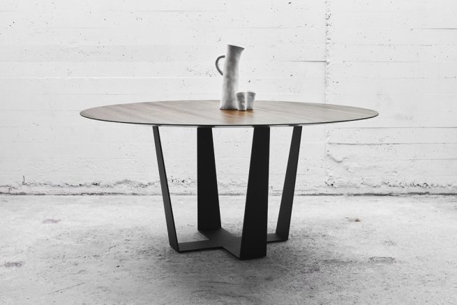 ZOENbyENZO_ZOEN_meubelen_meubel_eettafel_eikenhout_staal_BRON